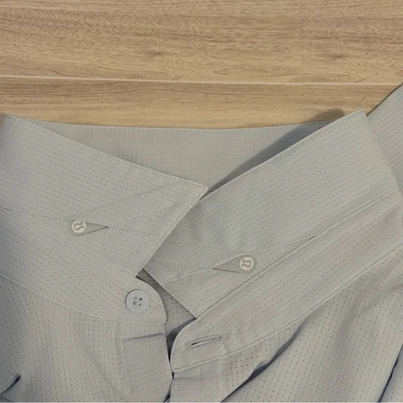 lululemon Airing Easy SS Button Down Shirt XL Light Gray - Picture 11 of 12